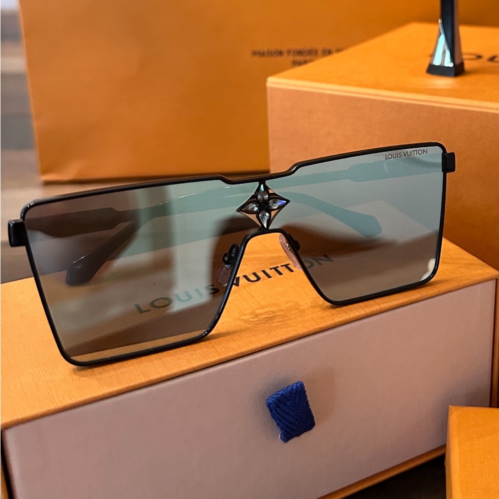 LOUIS VUITTON SUNGLASSES